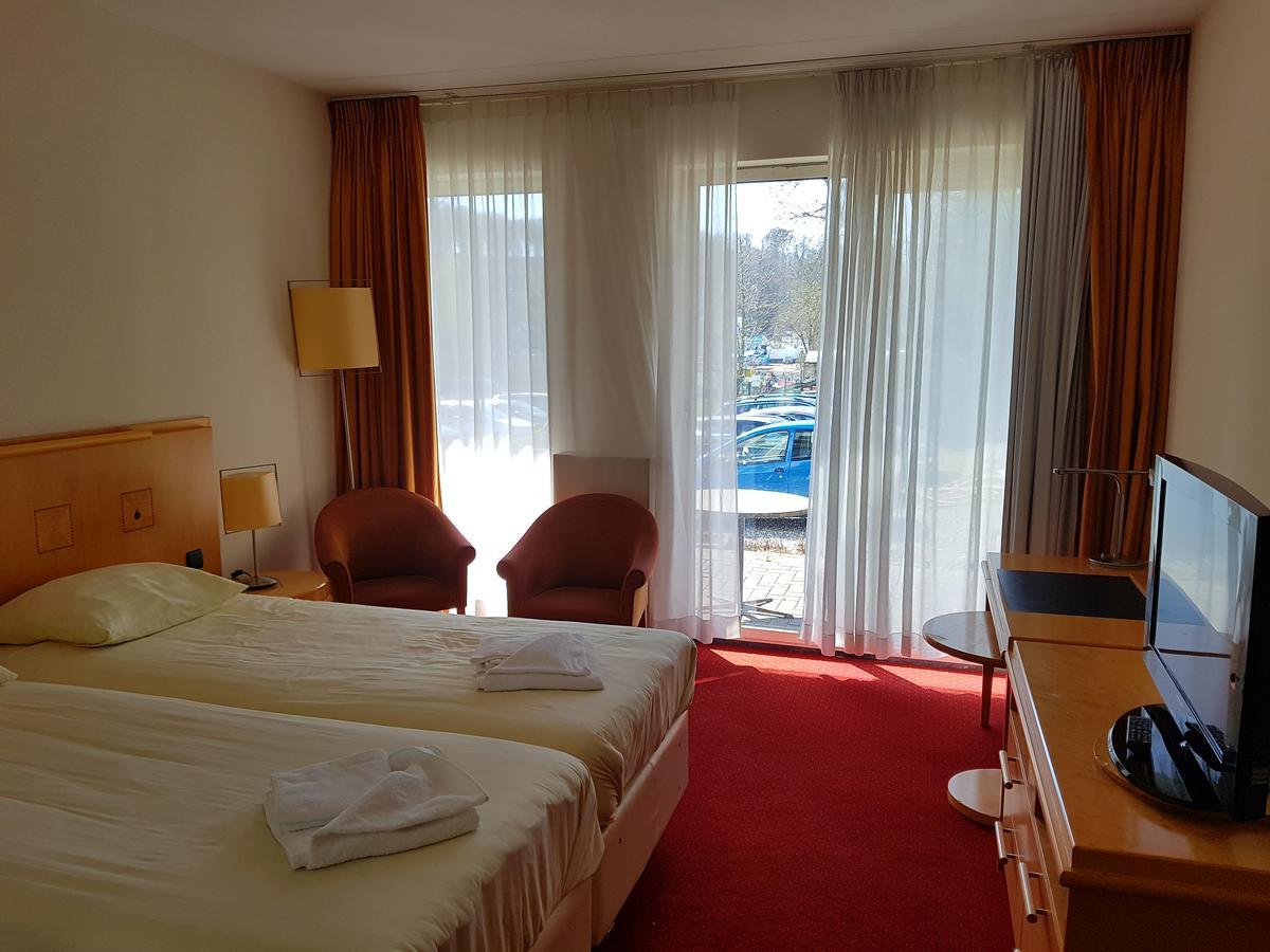 Hotel 2000 Valkenburg Valkenburg aan de Geul ภายนอก รูปภาพ